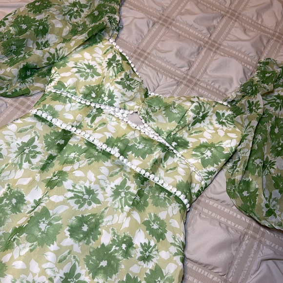 Hello Molly DRINKING GAMES Green White Floral Dress - Picture 4 of 6